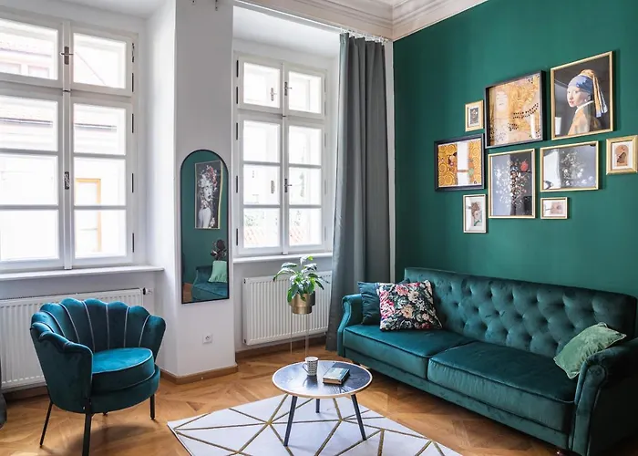 New Stylish 3 Suites Bedrooms Apt In Mala Strana - N2Nd