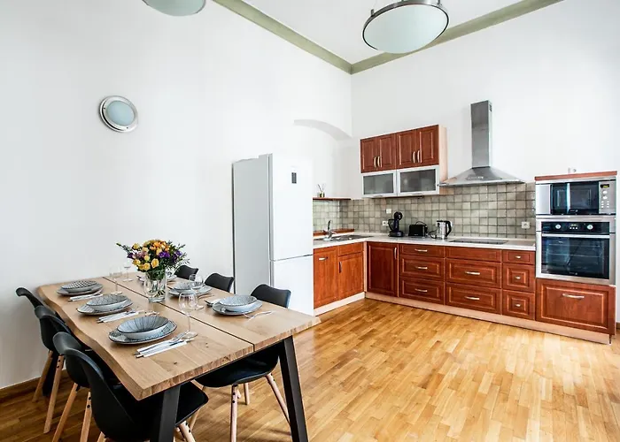 New Stylish 3 Suites Bedrooms Apt In Mala Strana - N2Nd