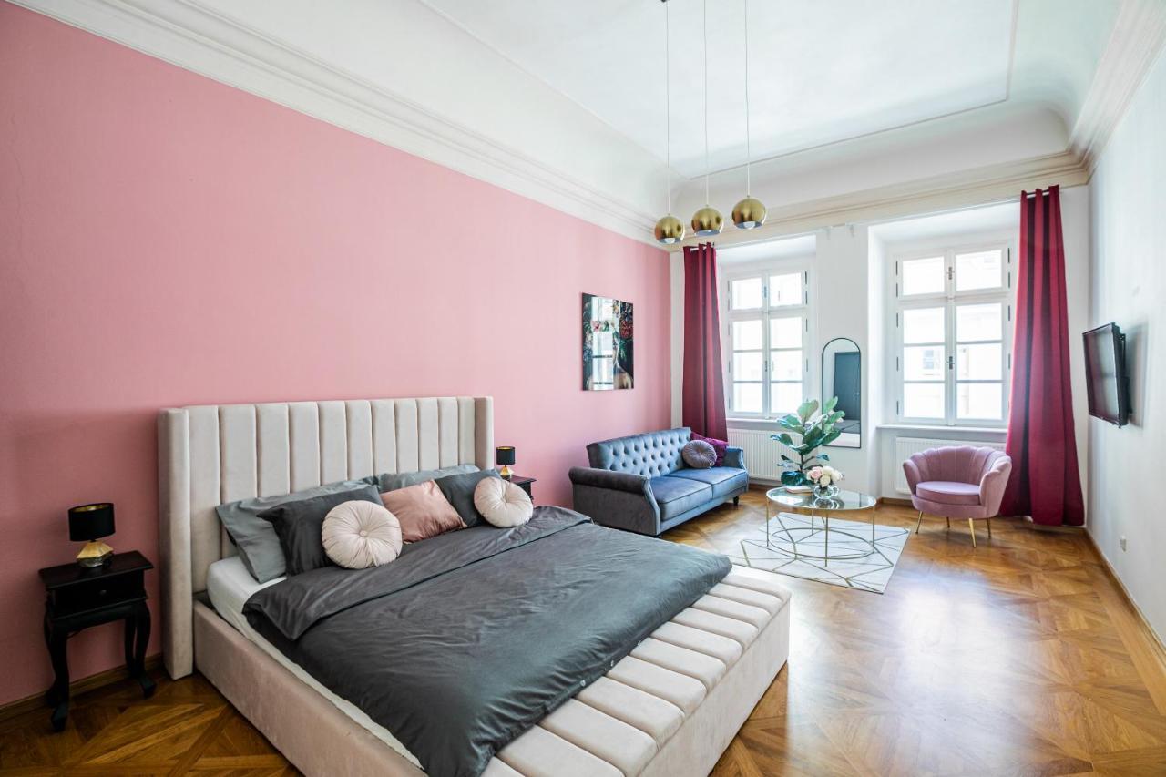New Stylish 3 Bedrooms In Mala Strana - N2nd Apartmán *