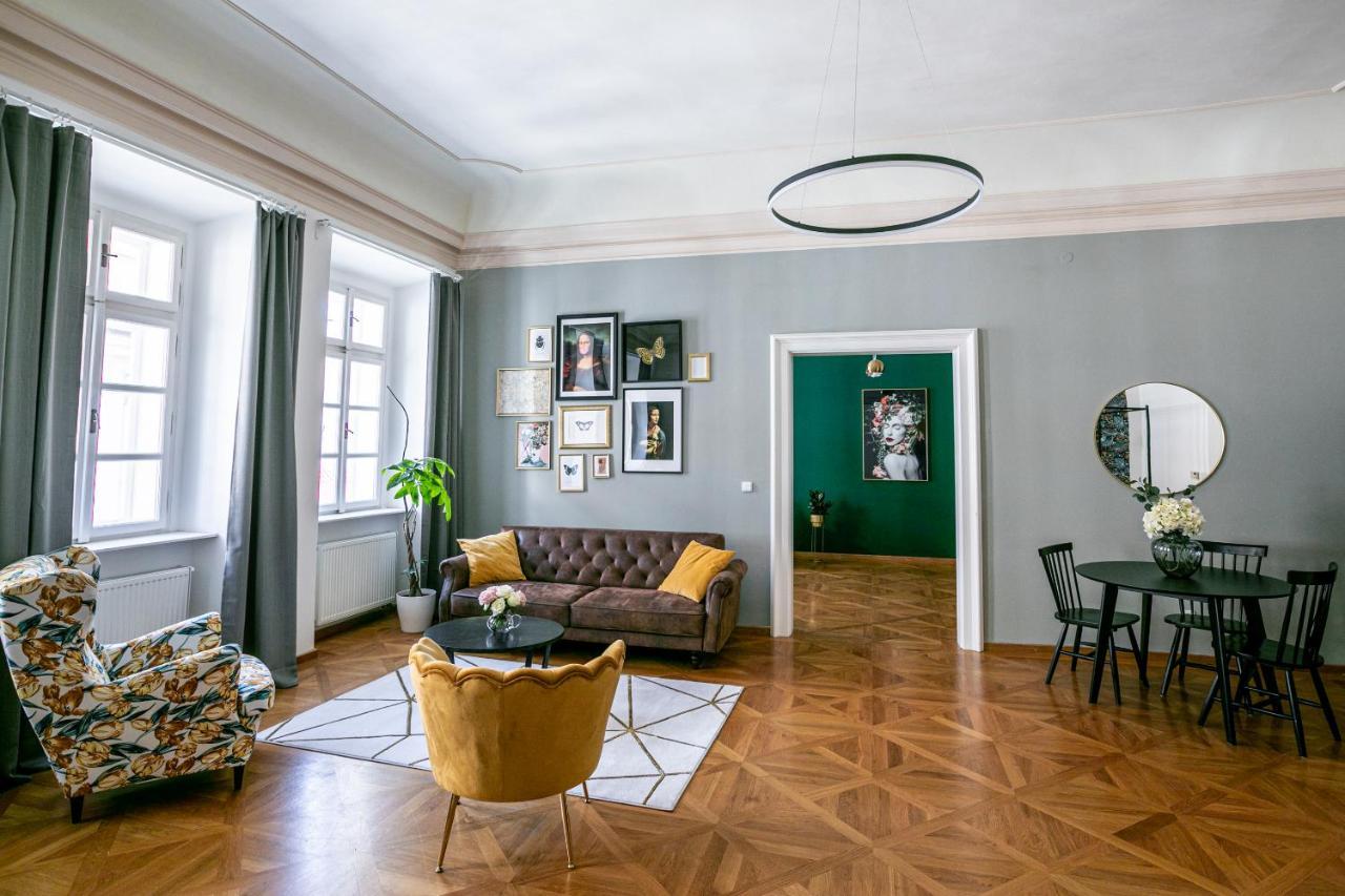 New Stylish 3 Bedrooms In Mala Strana - N2nd Apartmán *