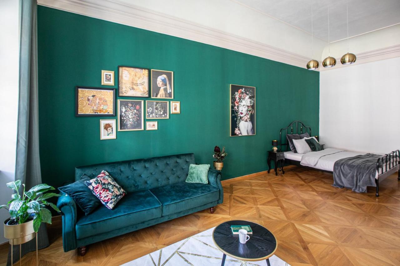 New Stylish 3 Bedrooms In Mala Strana - N2nd Apartmán *