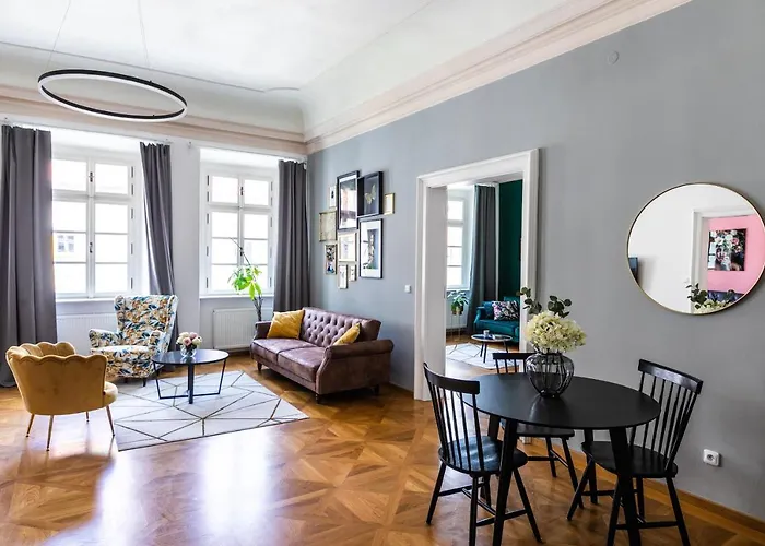 New Stylish 3 Suites Bedrooms Apt In Mala Strana - N2Nd