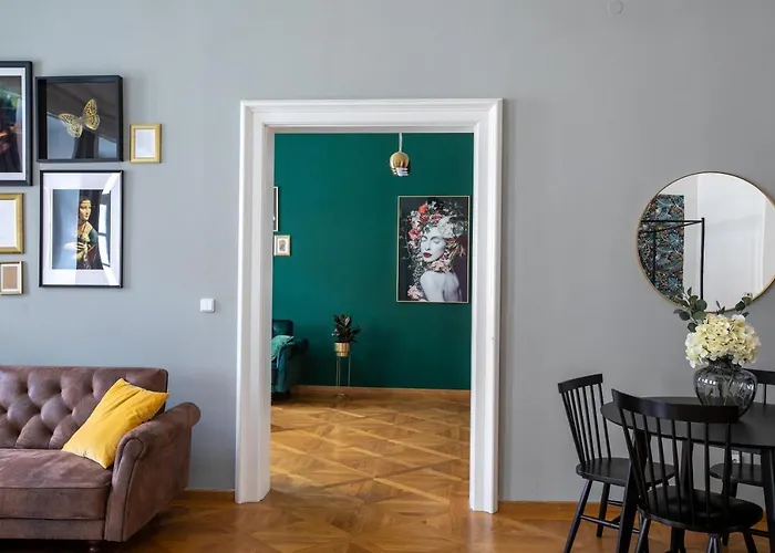 New Stylish 3 Suites Bedrooms Apt In Mala Strana - N2Nd